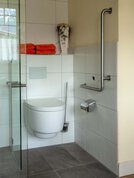 Dusch-WC mit Höhenanpassung. Foto: Peter Jagodic