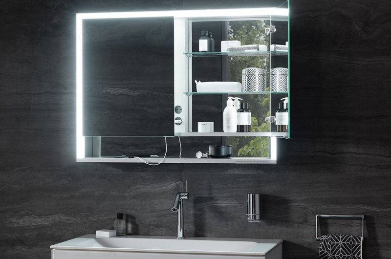 Spiegelschrank von Keuco mit tageslichtweißem Licht