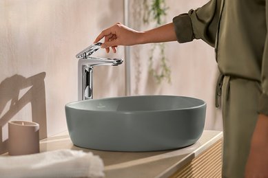 Waschbecken von Villeroy & Boch mit Armatur