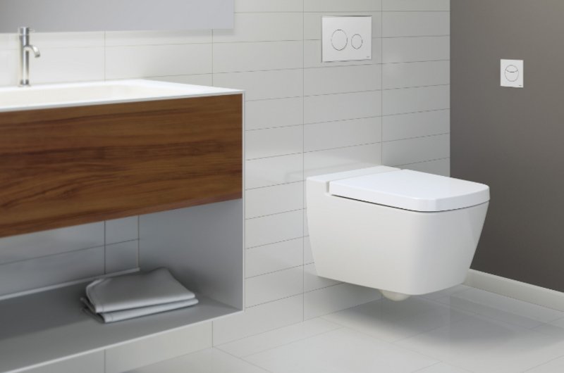 WC mit der pneumatischen WC-Fernbetätigung TECEflushpoint