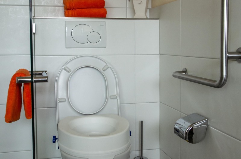 Standard-WC mit Aufsatz
