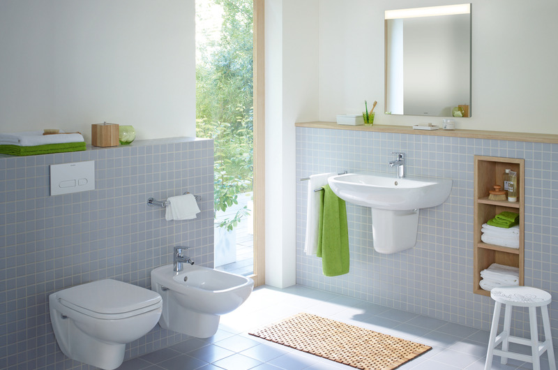 Badezimmer ausgestattet mit der Komplattbadserie D-Code von Duravit in klassischem Design